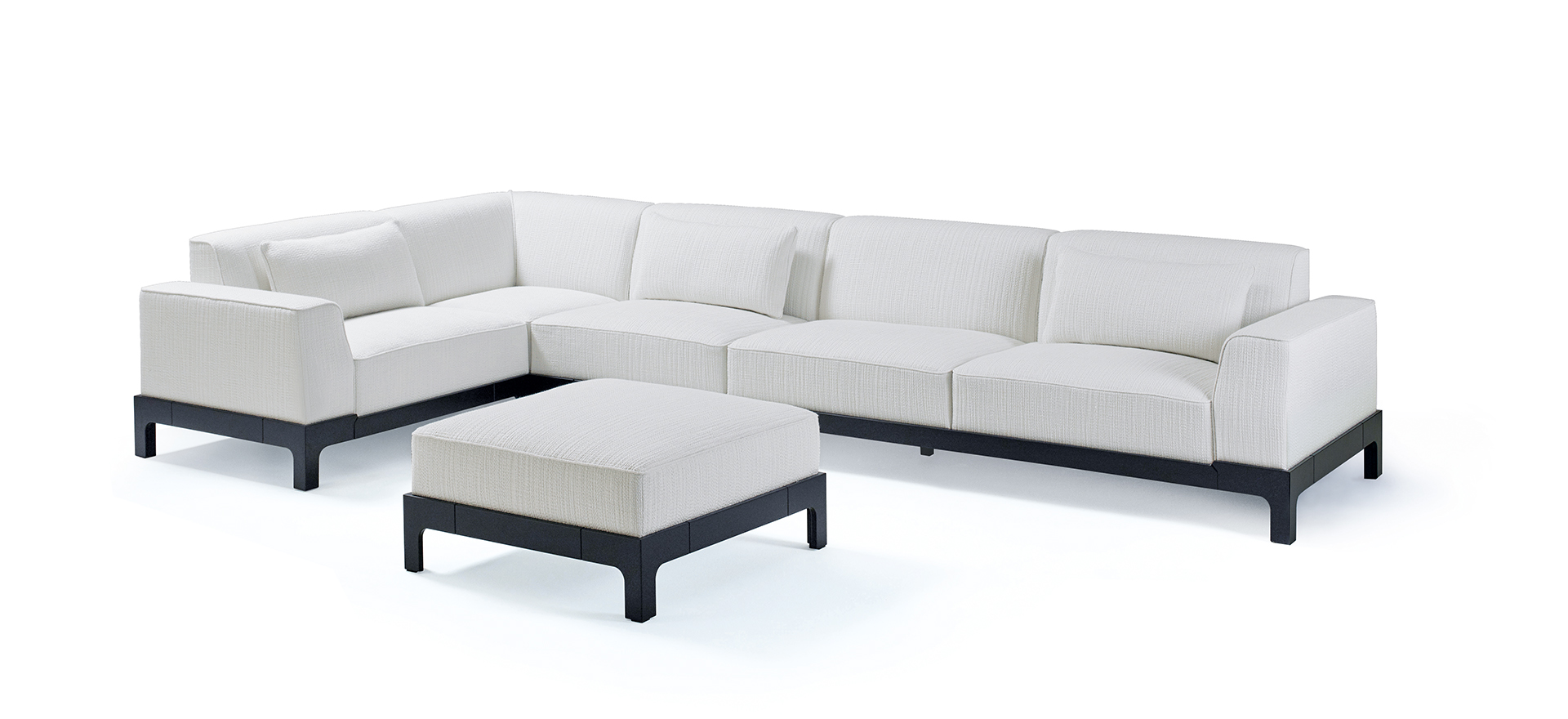 /mediaPullman%20è%20un%20divano%20in%20legno%20con%20rivestimento%20e%20cuscini%20in%20tessuto,%20della%20collezione%20Indigo%20Tales%20di%20Promemoria%20|%20Promemoria