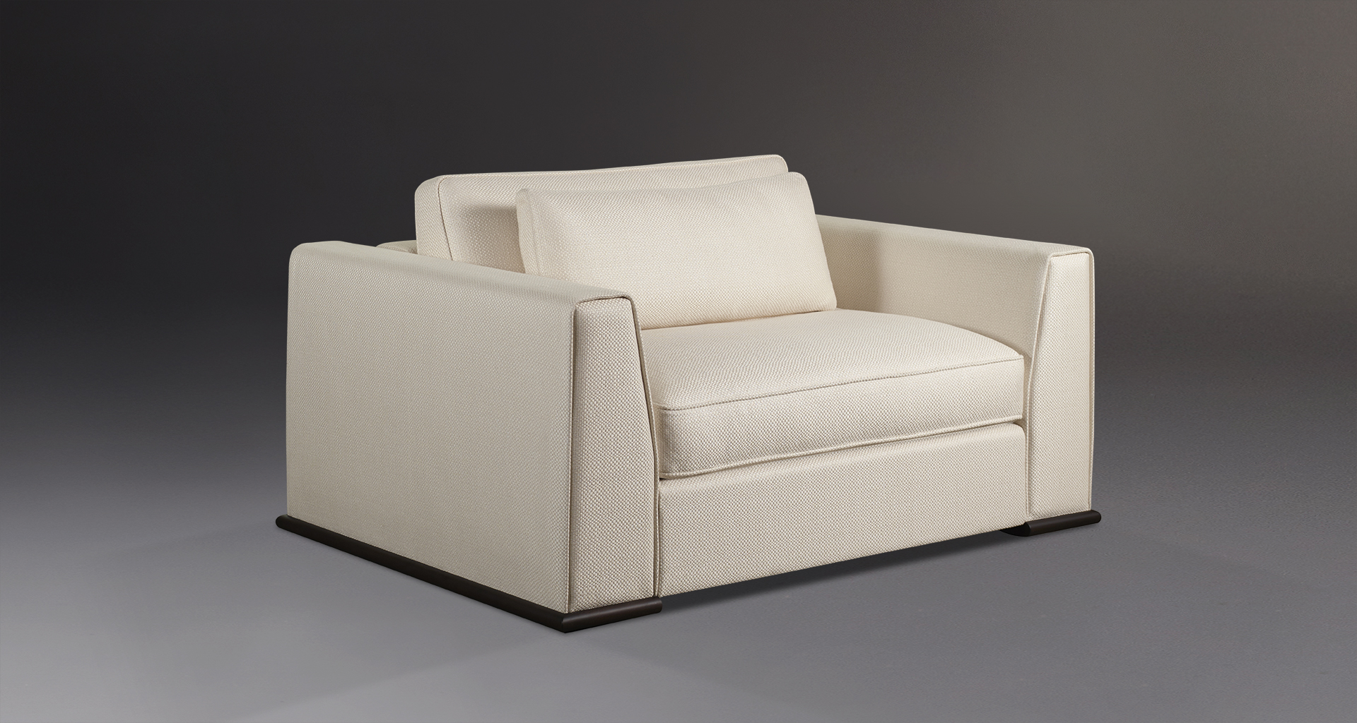 Ulderico è un divano in legno rivestito in tessuto del catalogo di Promemoria | Promemoria