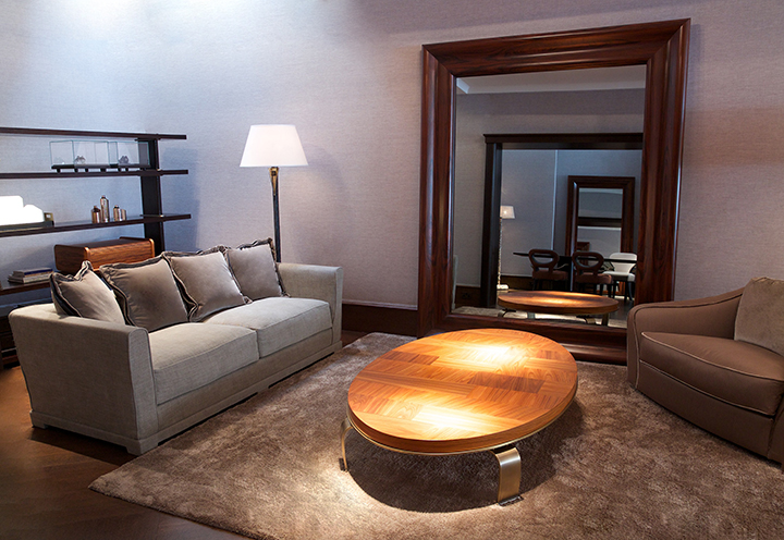 Wanda is a classic wooden sofa covered in fabric, from Promemoria's catalogue | Promemoria