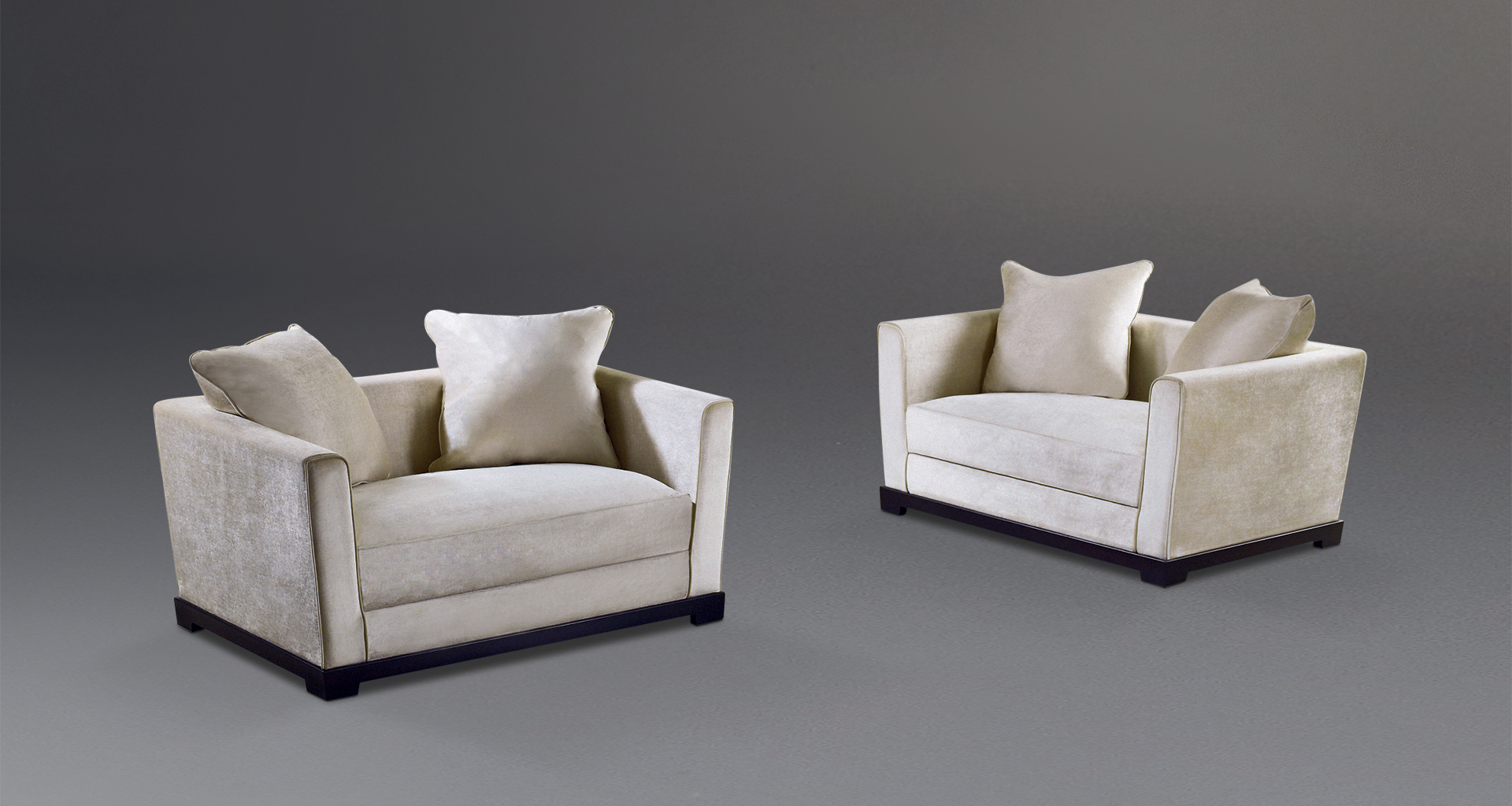 Wanda is a classic wooden sofa covered in fabric, from Promemoria's catalogue | Promemoria