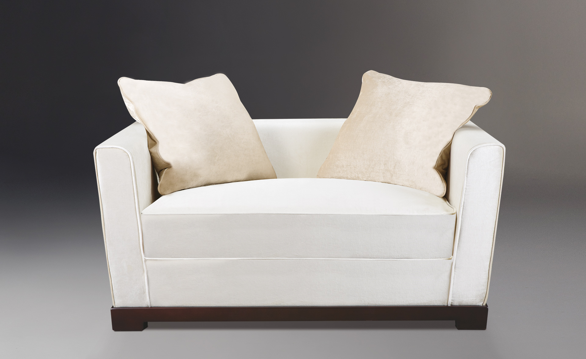 Wanda is a classic wooden sofa covered in fabric, from Promemoria's catalogue | Promemoria