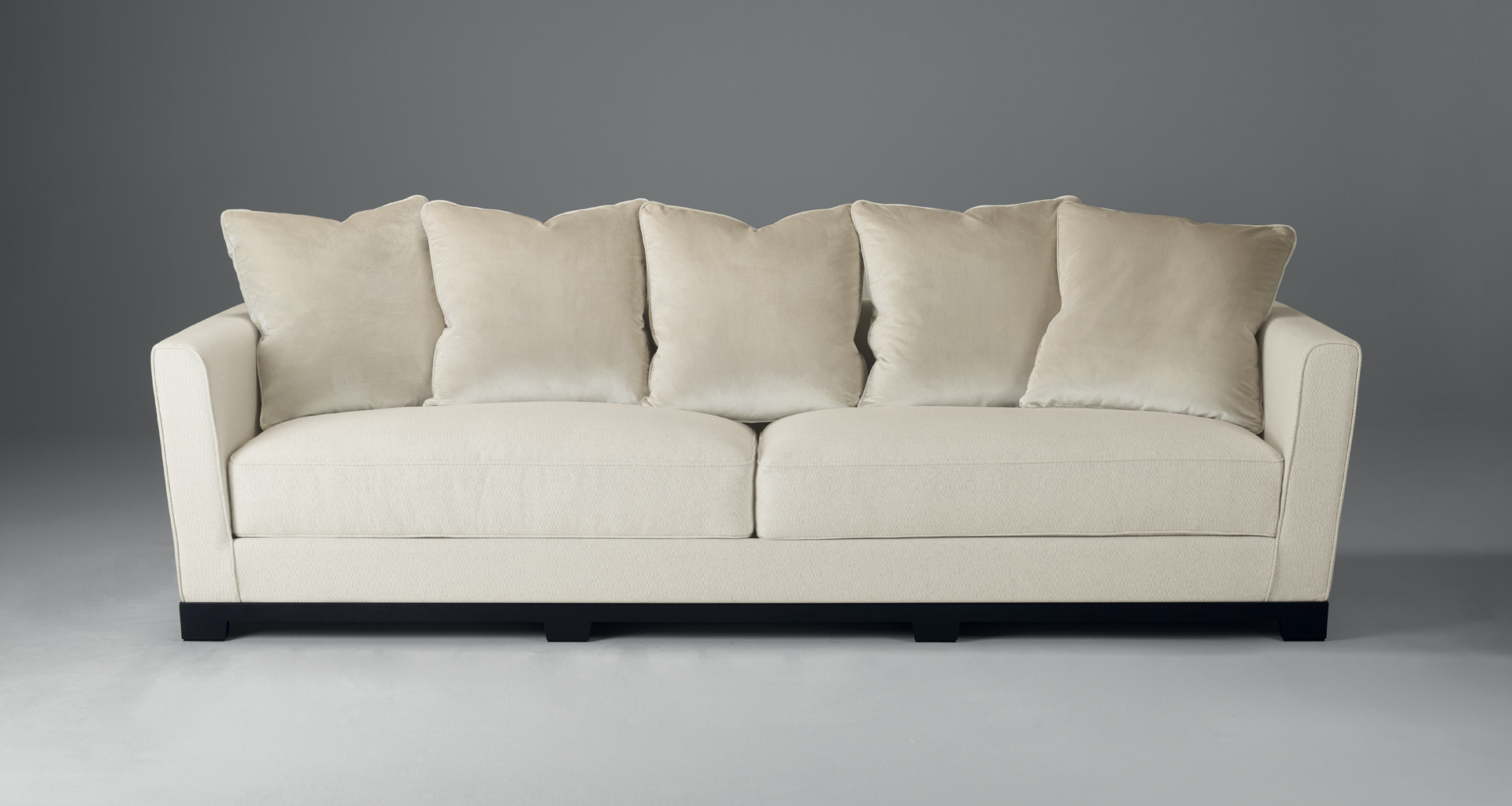 Wanda is a classic wooden sofa covered in fabric, from Promemoria's catalogue | Promemoria