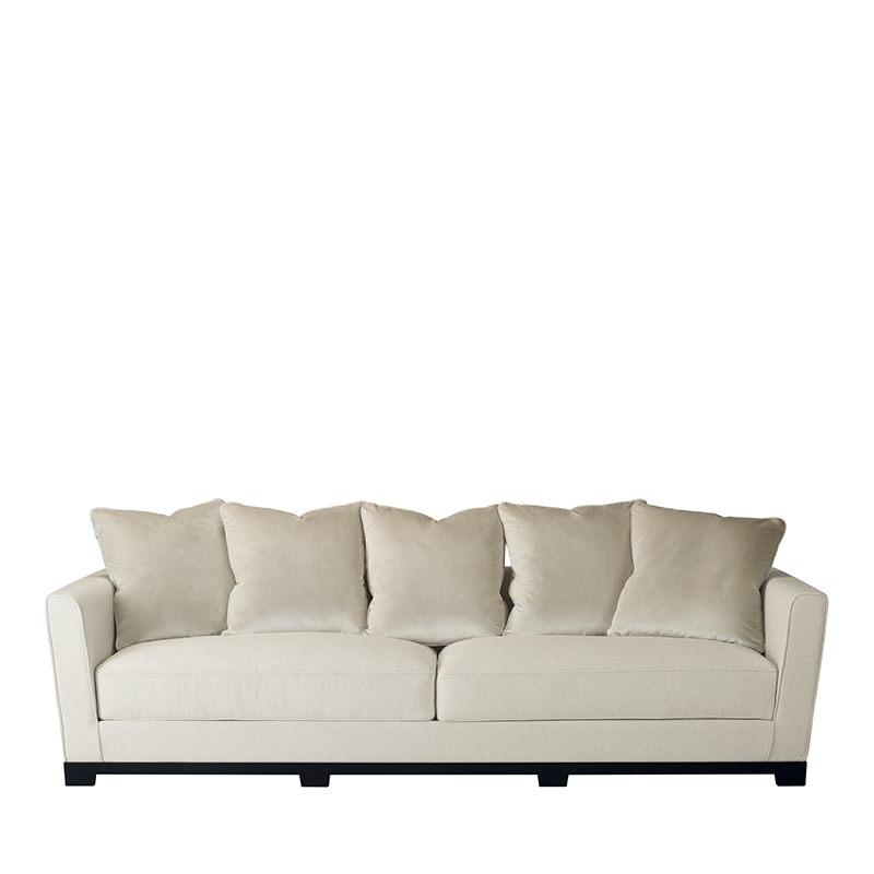 Wanda is a classic wooden sofa covered in fabric, from Promemoria's catalogue | Promemoria