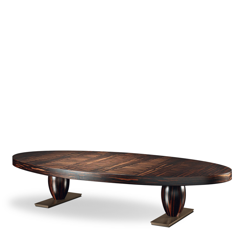 Bassano è un tavolo da caffè ellittico o rettangolare in bronzo rivestito in pelle o con top intarsiato, del catalogo di Promemoria | Promemoria