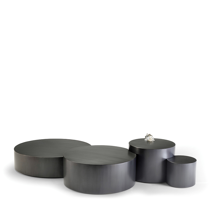 Edon è un tavolo basso in bronzo composto da quattro unità incastrate, della collezione Indigo Tales di Promemoria | Promemoria