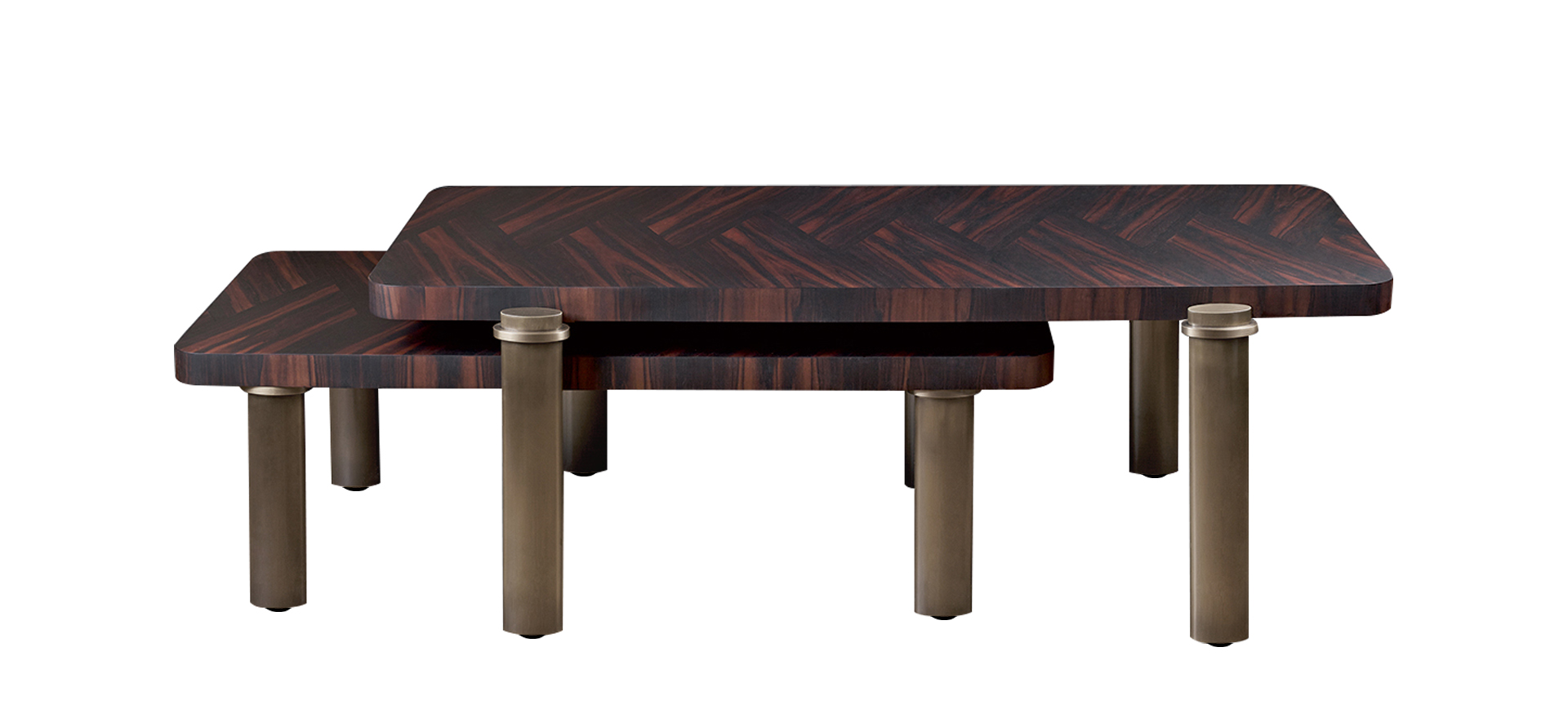 Passepartout, ce sont deux tables basses en bois avec des finitions en bronze. Ces meubles figurent dans le catalogue Promemoria | Promemoria