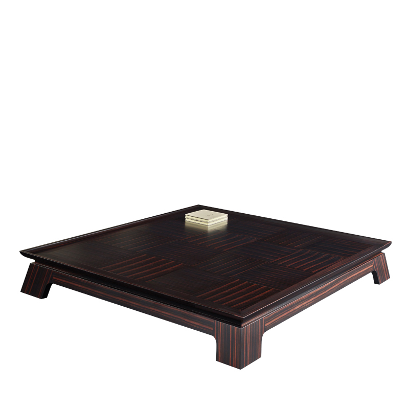 Plenilune è un tavolo basso in legno imponente, disponibile con interno del top in pelle, bronzo o marmo, del catalogo di Promemoria | Promemoria