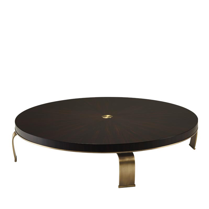 Sumo est une table basse ovale ou rectangulaire avec plateau en bois et pieds en bronze. Ce meuble fait partie de la collection « Sun Tales » de Promemoria | Promemoria