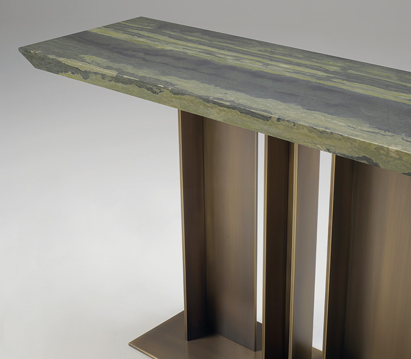 Элемент Nila, консольного столика с бронзовым основанием и деревянной столешницей из коллекции Indigo Tales компании Promemoria | Promemoria