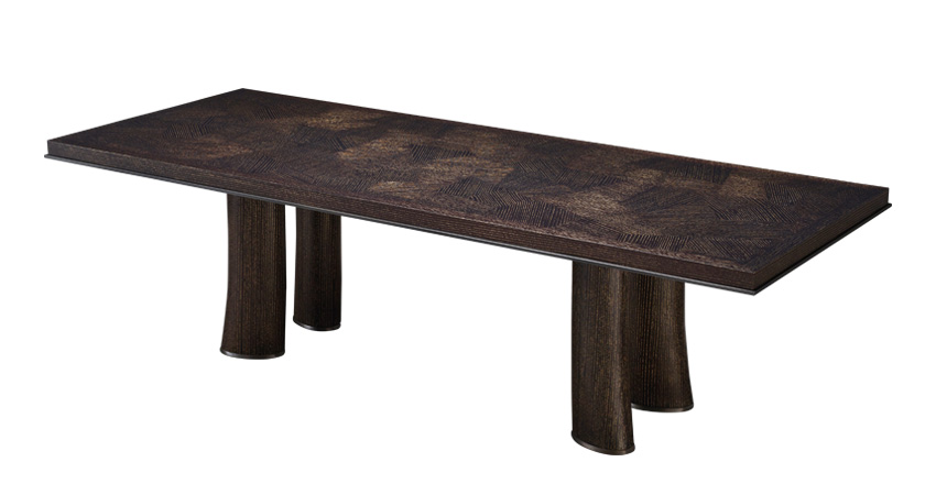 Andalù est une table de salle à manger en bois avec finitions en bronze. Ce meuble figure dans le catalogue Promemoria | Promemoria