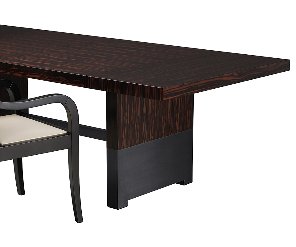 „Bamboo“ ist ein Esstisch aus Holz mit einer Basis aus Bronze, aus dem Katalog von Promemoria | Promemoria