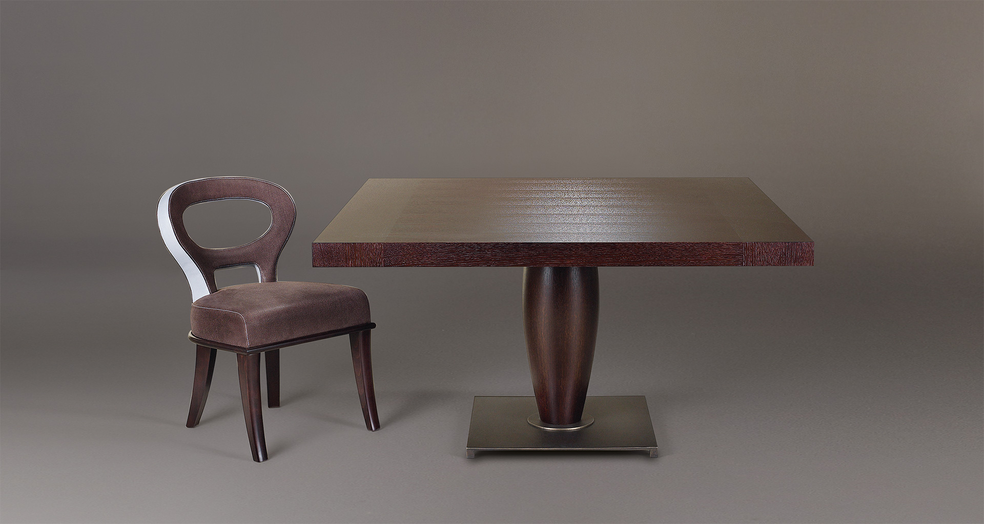 Bassano è un tavolo da pranzo imponente in legno disponibile con top intarsiato, del catalogo di Promemoria | Promemoria