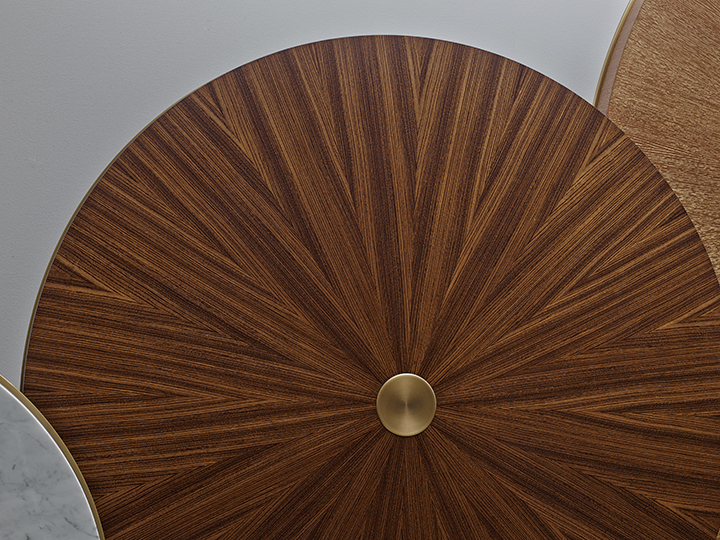 Top detail of Tornasole, a dining table available in different sizes and can be made of wood, marble or onyx with bronze decorations and details, from Promemoria's catalogue | Promemoria