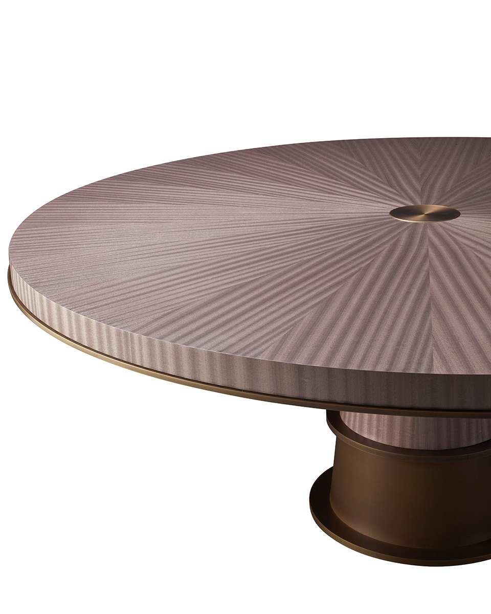Top detail of Tornasole, a dining table available in different sizes and can be made of wood, marble or onyx with bronze decorations and details, from Promemoria's catalogue | Promemoria