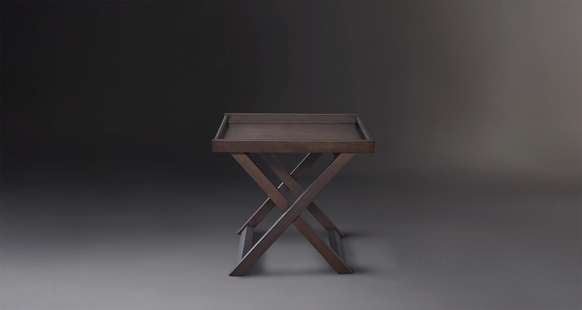 Achille is a folding wooden small table with a tray from Promemoria's catalogue | Promemoria