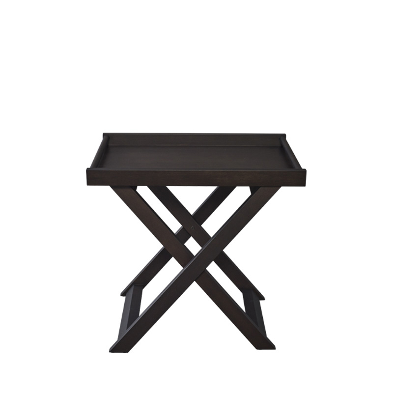 Achille est une table volante pliante en bois, avec plateau amovible. Ce meuble figure dans le catalogue Promemoria | Promemoria