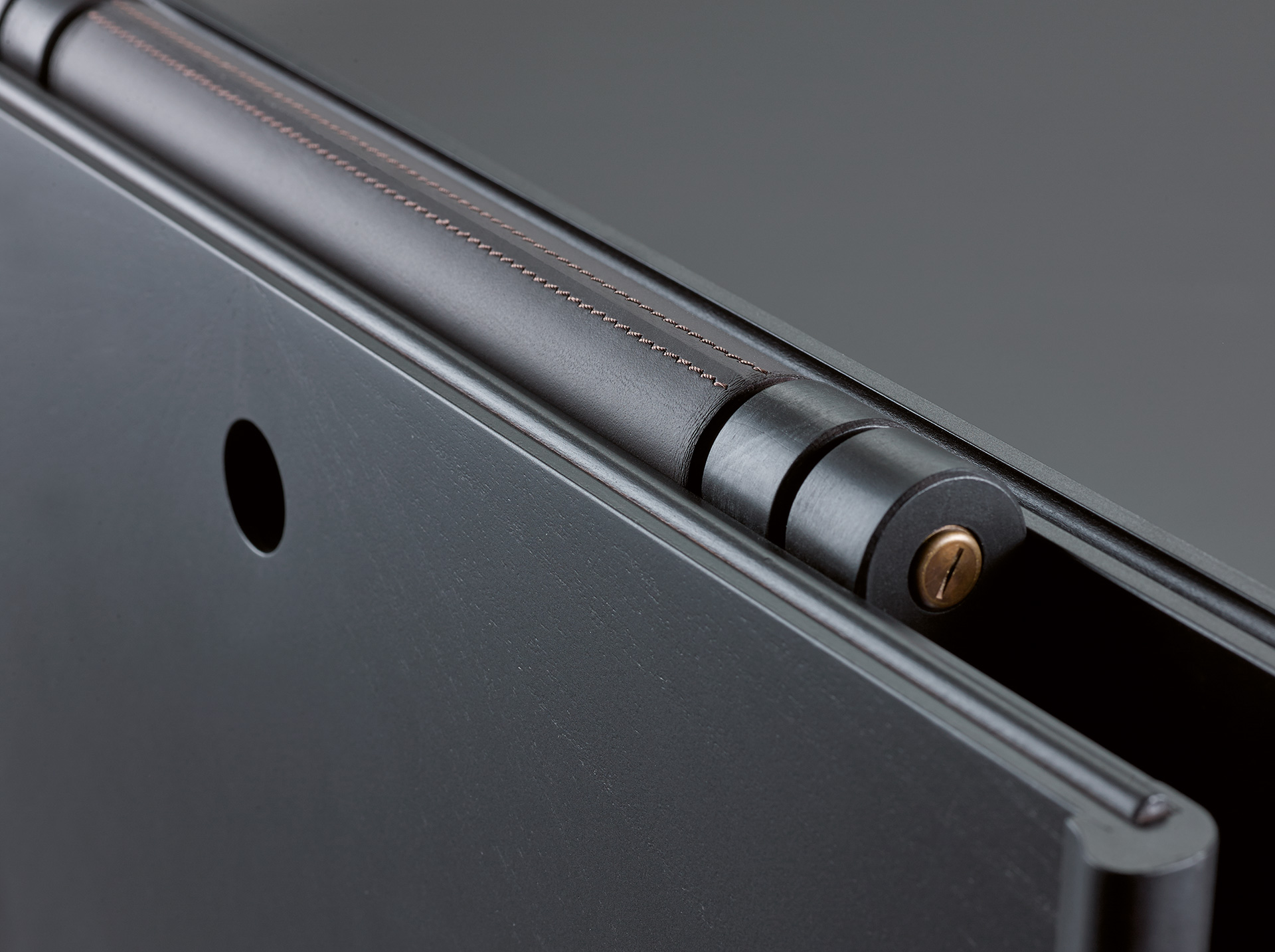 Folding mechanism detail of Battista, a wooden folding service table that can be covered in leather, from Promemoria's catalogue | Promemoria