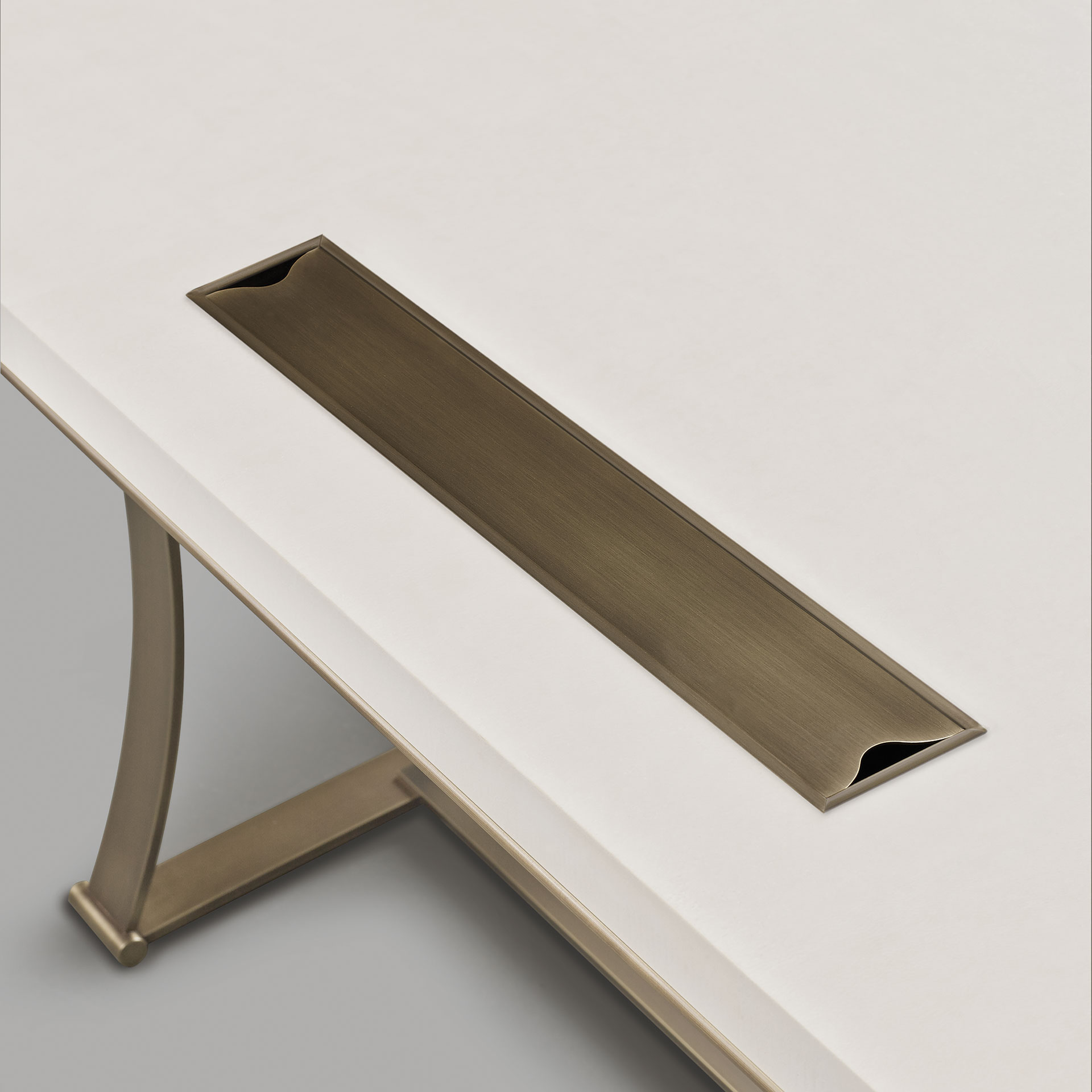 Victor is a table with bronze structure from the Promemoria's catalogue | Promemoria