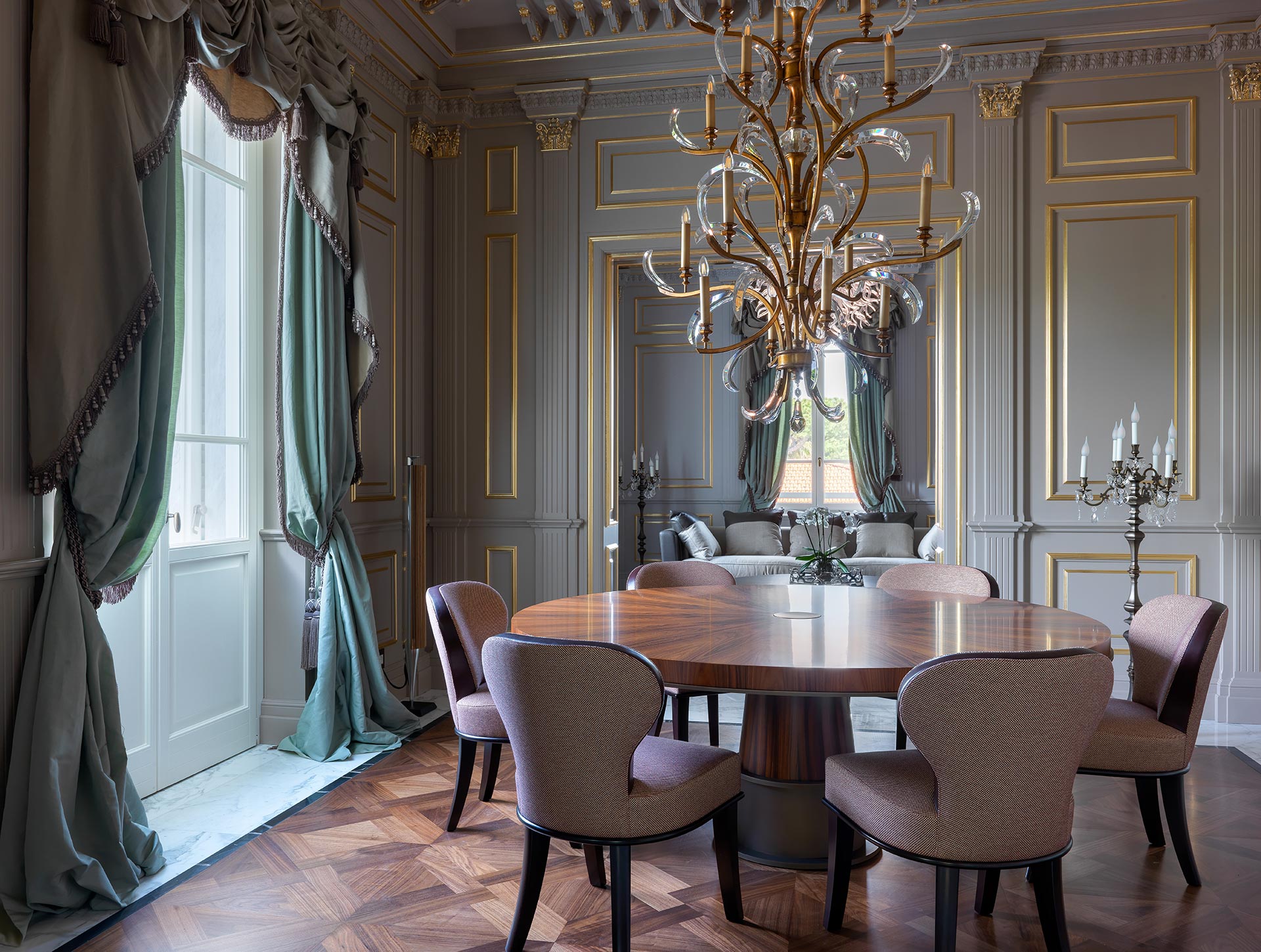 Dining room of La Datcha, a luxury resort in Forte dei Marmi, Italy, furnished with Promemoria | Promemoria