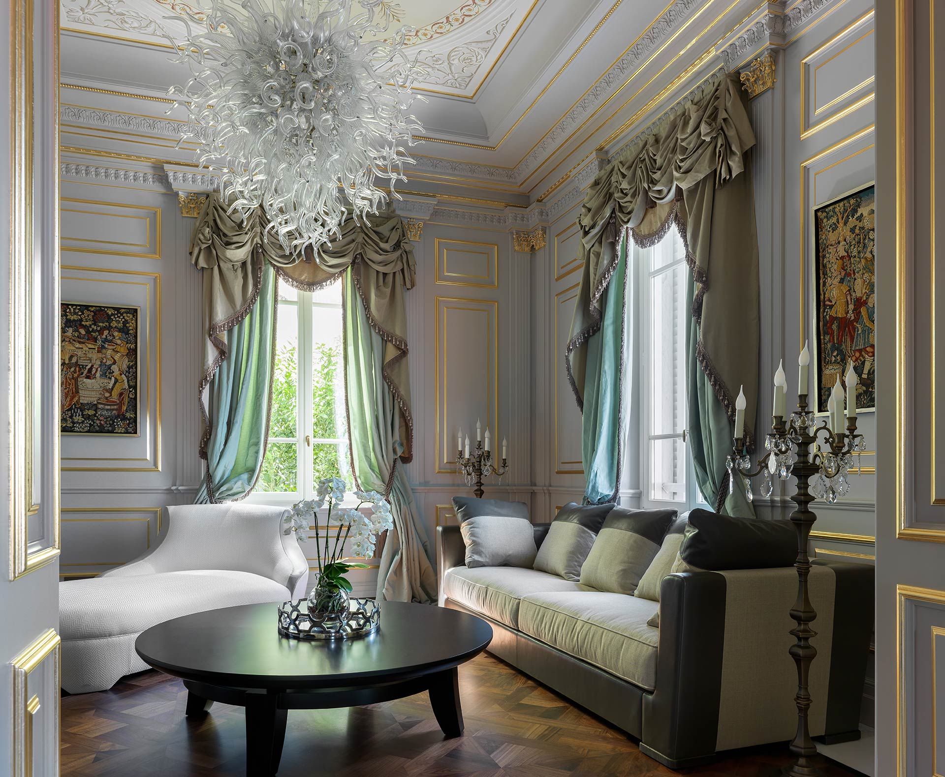 Living room of La Datcha, a luxury resort in Forte dei Marmi, Italy, furnished with Promemoria | Promemoria