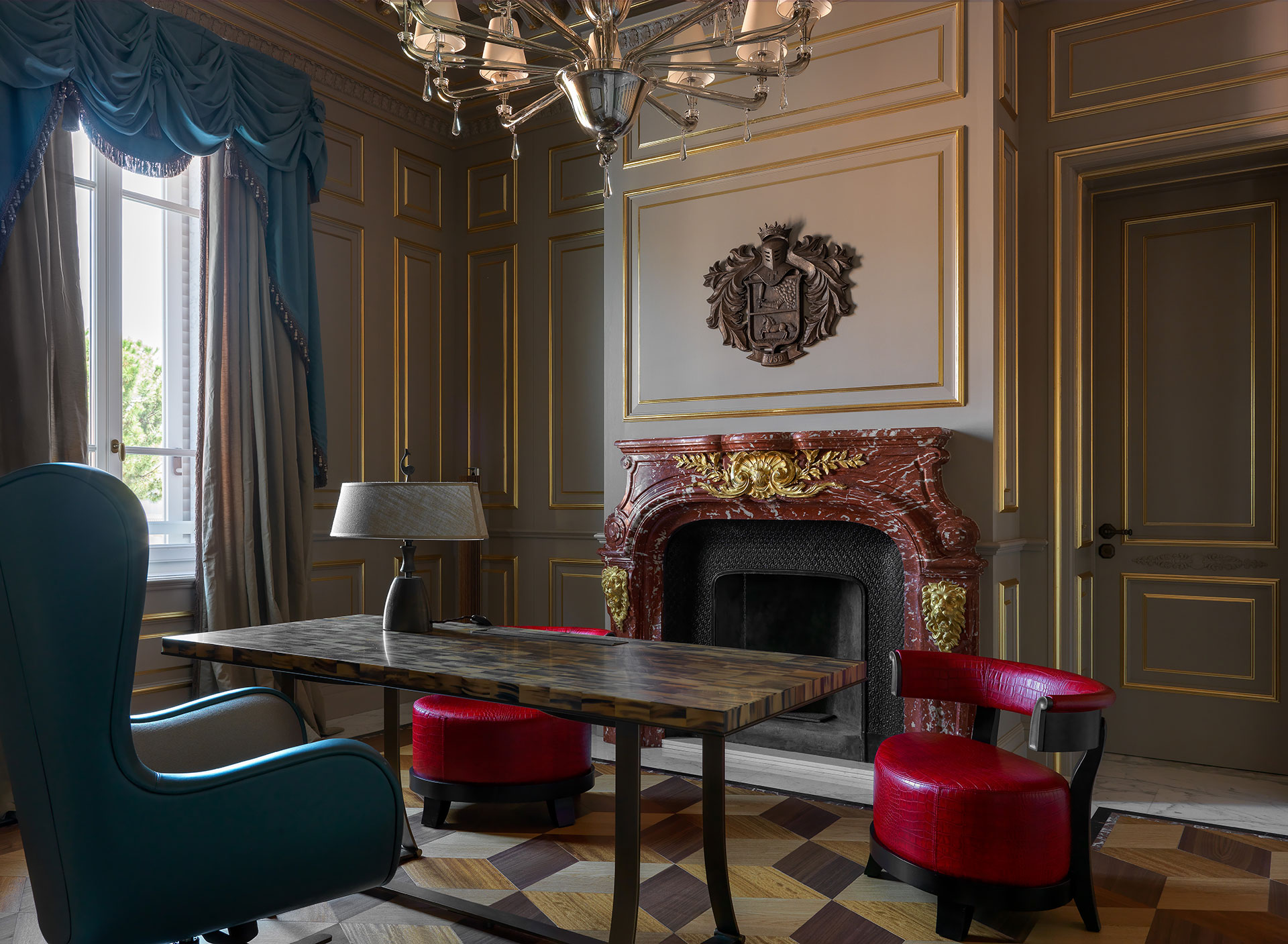 Living room of La Datcha, a luxury resort in Forte dei Marmi, Italy, furnished with Promemoria | Promemoria