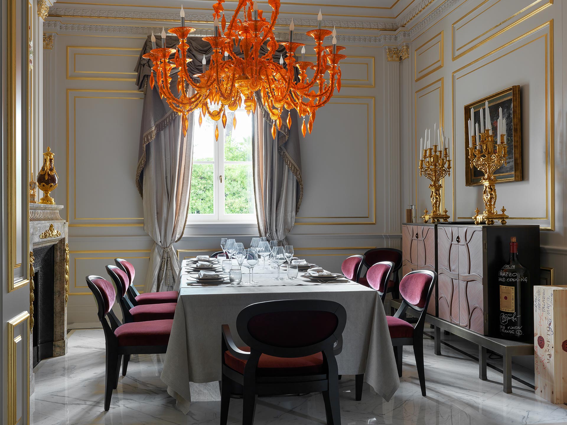 Dining room of La Datcha, a luxury resort in Forte dei Marmi, Italy, furnished with Promemoria | Promemoria