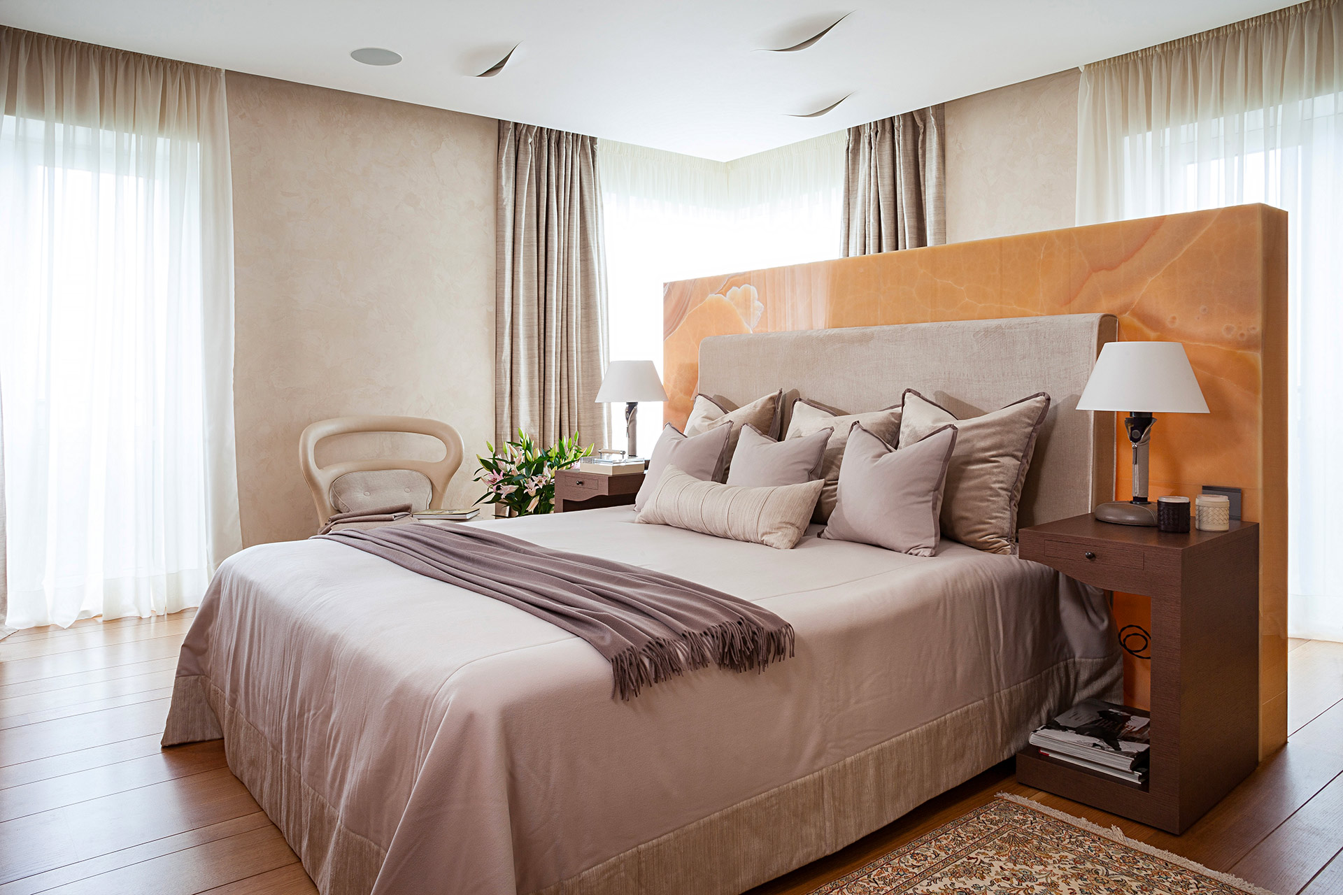 Bedroom in a private residence in Moscow furnished with Promemoria | Promemoria