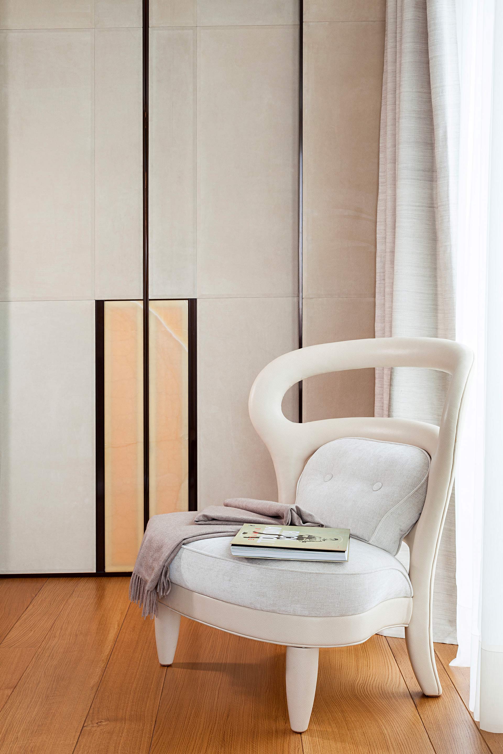 Bedroom in a private residence in Moscow furnished with Promemoria | Promemoria