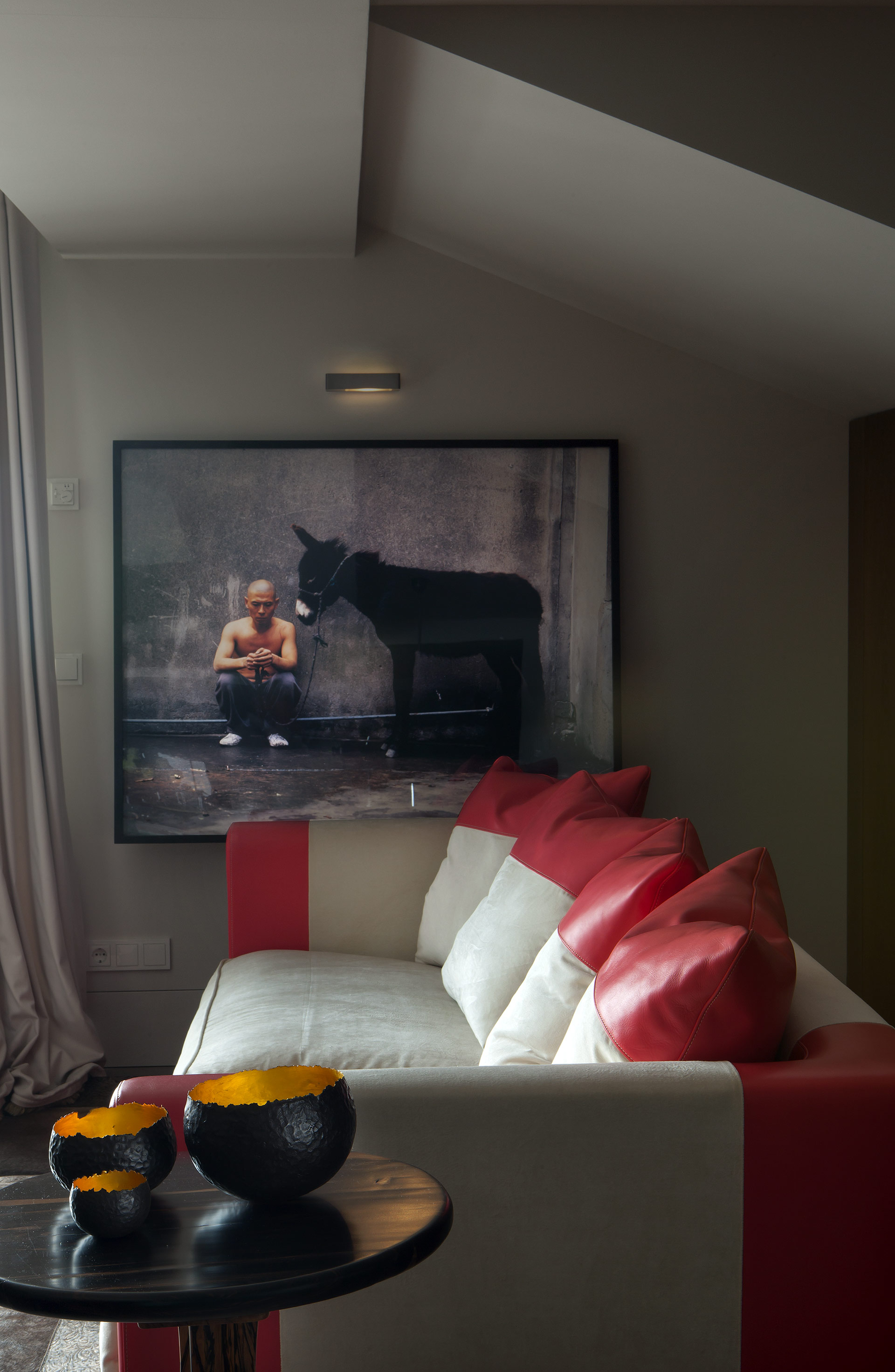 Living room in a private residence in Austria furnished with Promemoria | Promemoria
