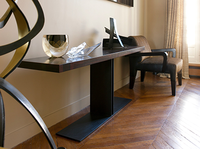 Living room in a private residence in Paris furnished with Promemoria | Promemoria