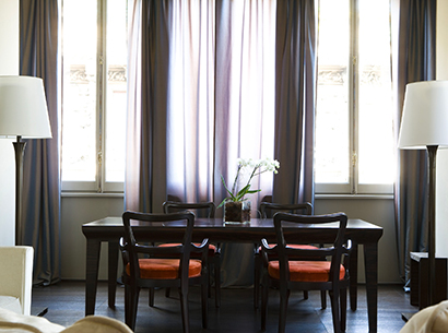 Sala da pranzo di una residenza privata a Milano, arredata con Promemoria | Promemoria