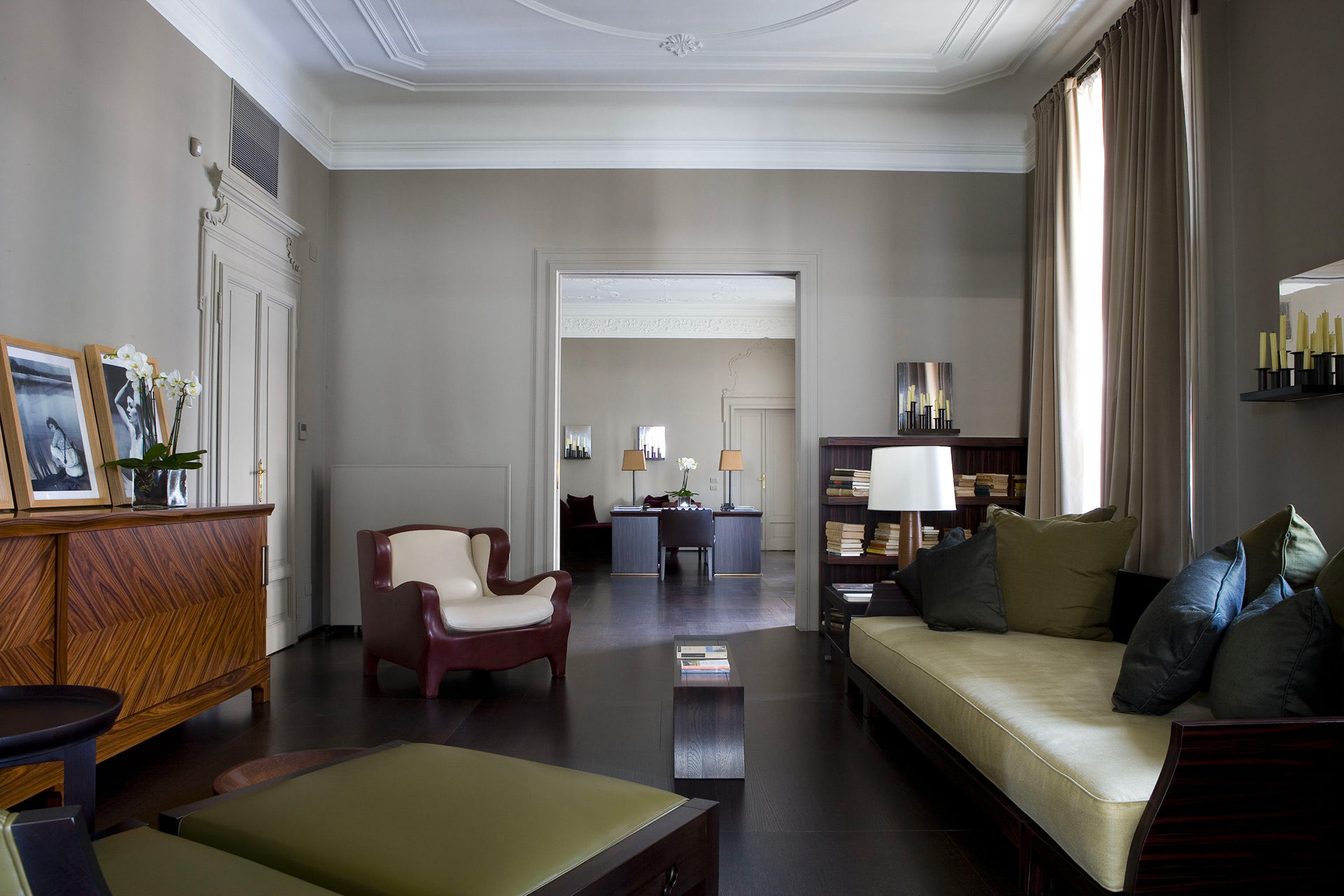 Living room of a private residence in Milan furnished with Promemoria | Promemoria