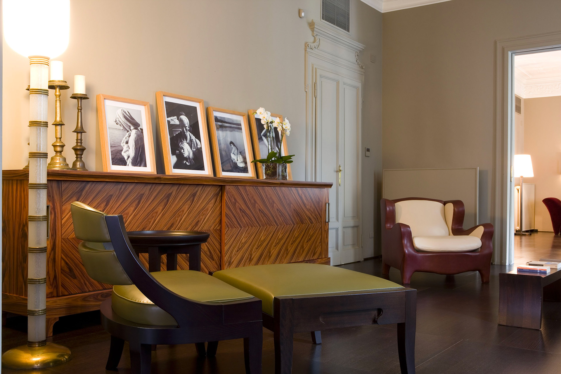 Living room of a private residence in Milan furnished with Promemoria | Promemoria