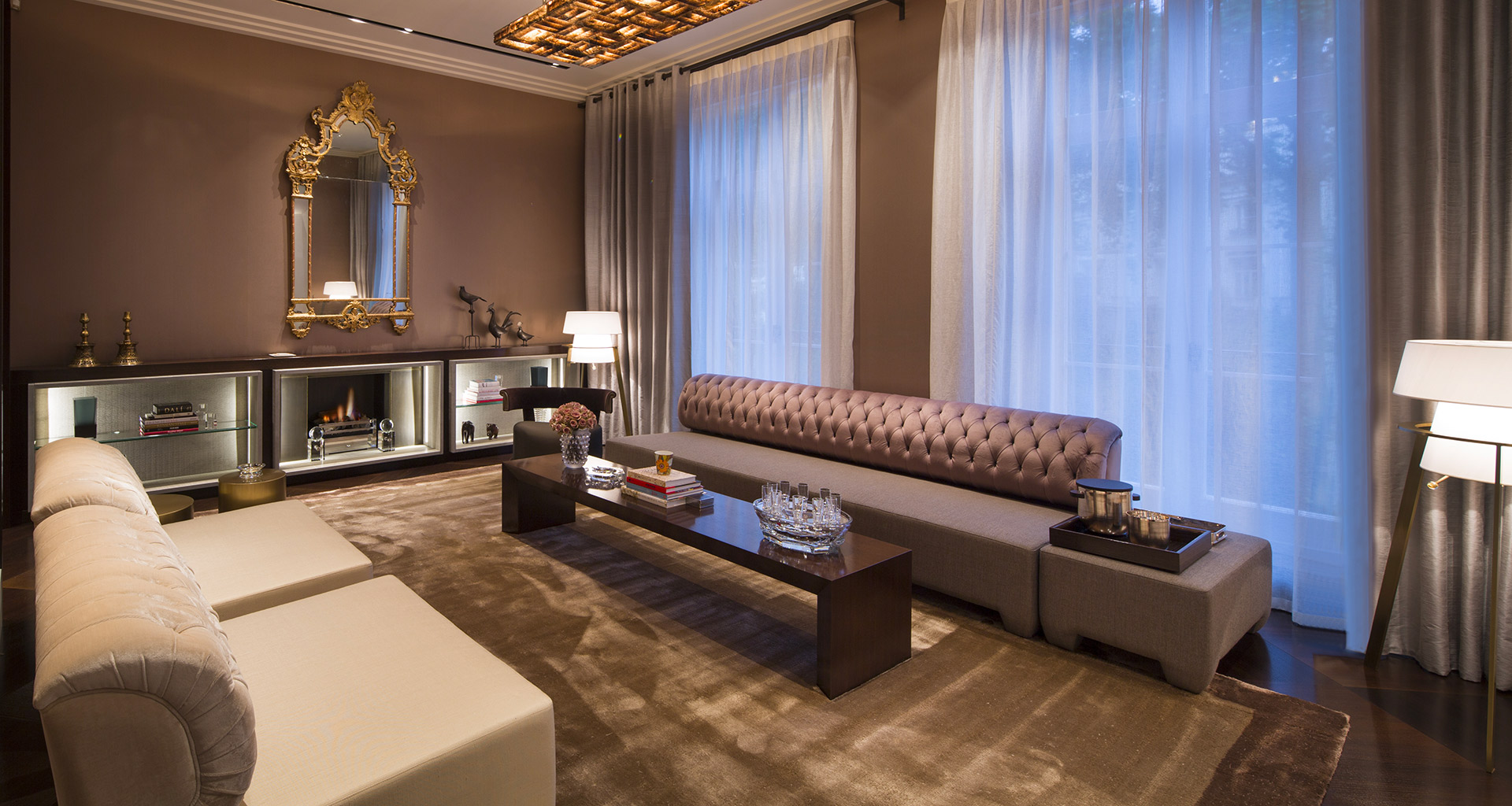Living room in a private residence in London furnished with Promemoria | Promemoria