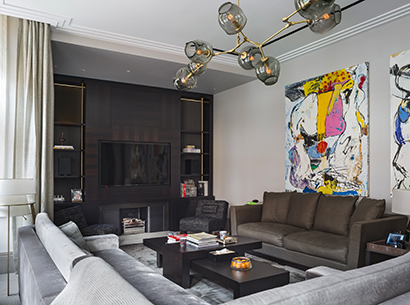 Living room in a private residence in London furnished with Promemoria | Promemoria