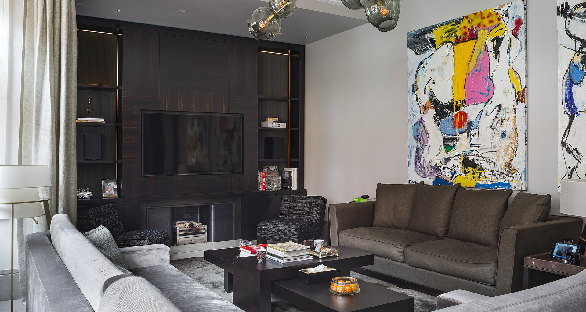 Living room in a private residence in London furnished with Promemoria | Promemoria