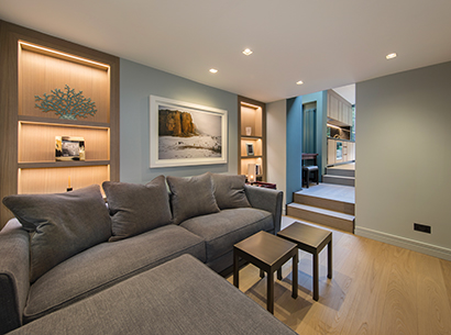 Living room in a private residence in London furnished with Promemoria | Promemoria