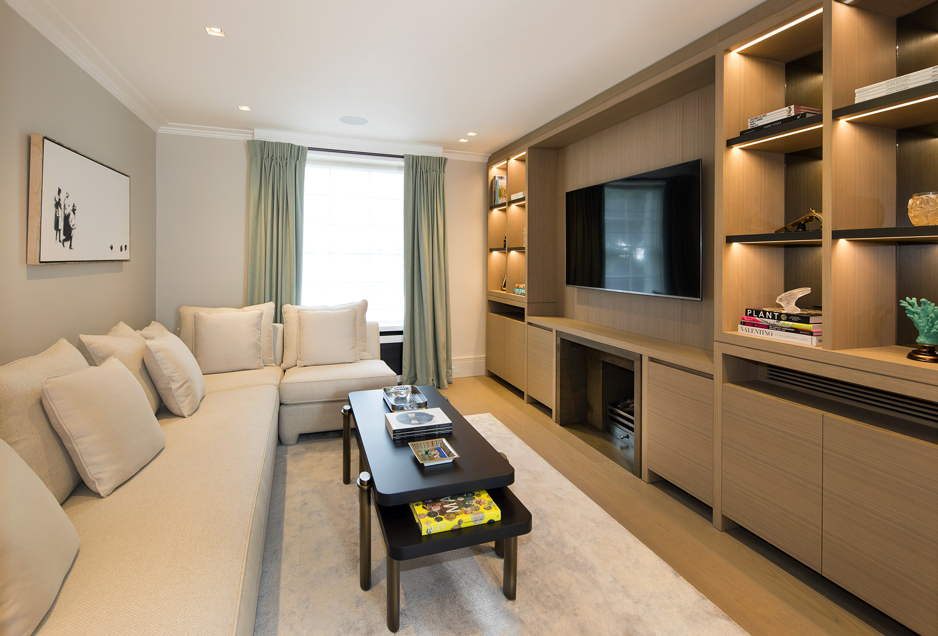 Living room in a private residence in London furnished with Promemoria | Promemoria